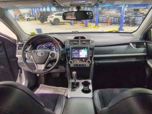 Used 2014 Toyota Camry SE w/ Leather Package image 5