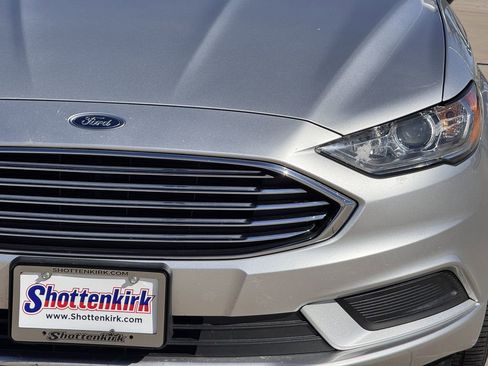 Used 2018 Ford Fusion SE w/ Fusion SE Technology Package image 8