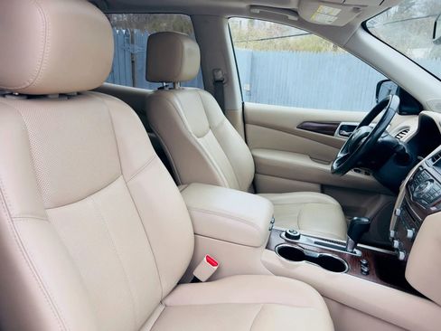 Used 2017 Nissan Pathfinder Platinum w/ Family Entertainment Package image 18