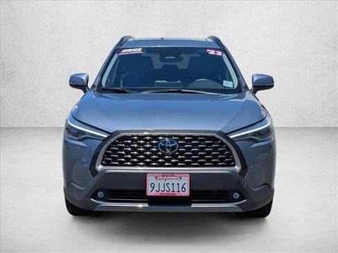 Used 2023 Toyota Corolla Cross XLE w/ Convenience Package FWD image 2