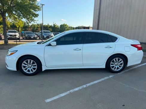 Used 2017 Nissan Altima 2.5 S w/ Power Driver Seat Package FWD image 5