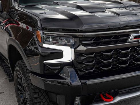 Used 2024 Chevrolet Silverado 1500 ZR2 w/ Technology Package image 29