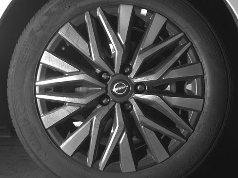 Used 2025 Nissan Altima 2.5 SV FWD image 13