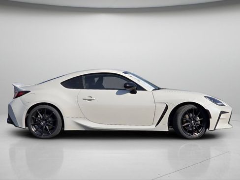 Used 2022 Toyota GR86 Premium RWD image 25