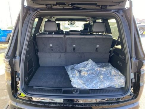 New 2026 Jeep Grand Wagoneer Limited w/ 8-Passenger Seating Package AWD/4WD image 27