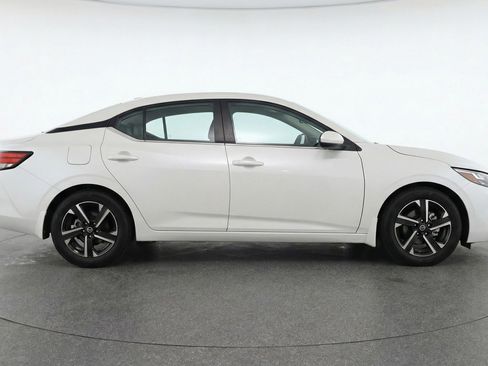Used 2025 Nissan Sentra SV FWD image 11