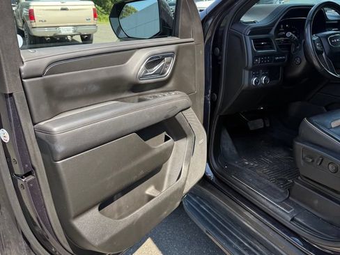 Used 2023 GMC Yukon XL AT4 w/ Technology Package AWD/4WD image 19