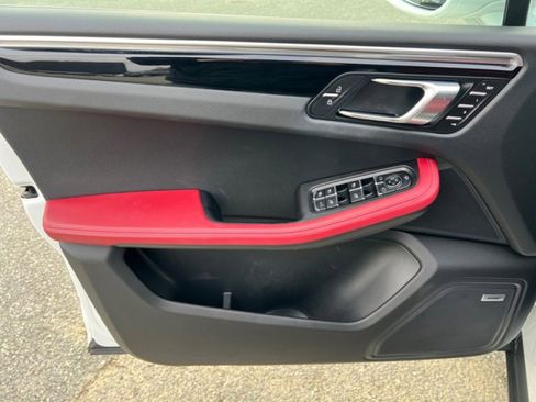 Used 2022 Porsche Macan Premium Plus, 20 Wheels image 21