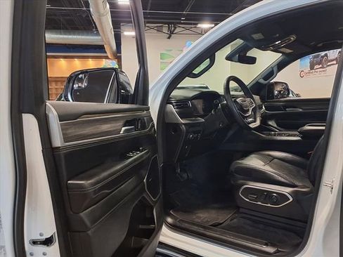 Used 2024 Jeep Wagoneer Series III AWD/4WD image 15