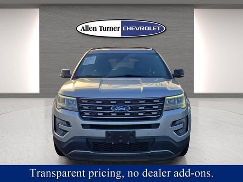Used 2017 Ford Explorer XLT w/ Equipment Group 202A image 4