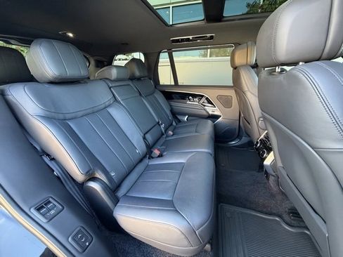 Used 2023 Land Rover Range Rover Long Wheelbase SE image 24