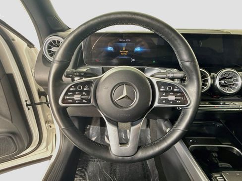 Used 2023 Mercedes-Benz GLB 250 4MATIC w/ Premium Package image 13