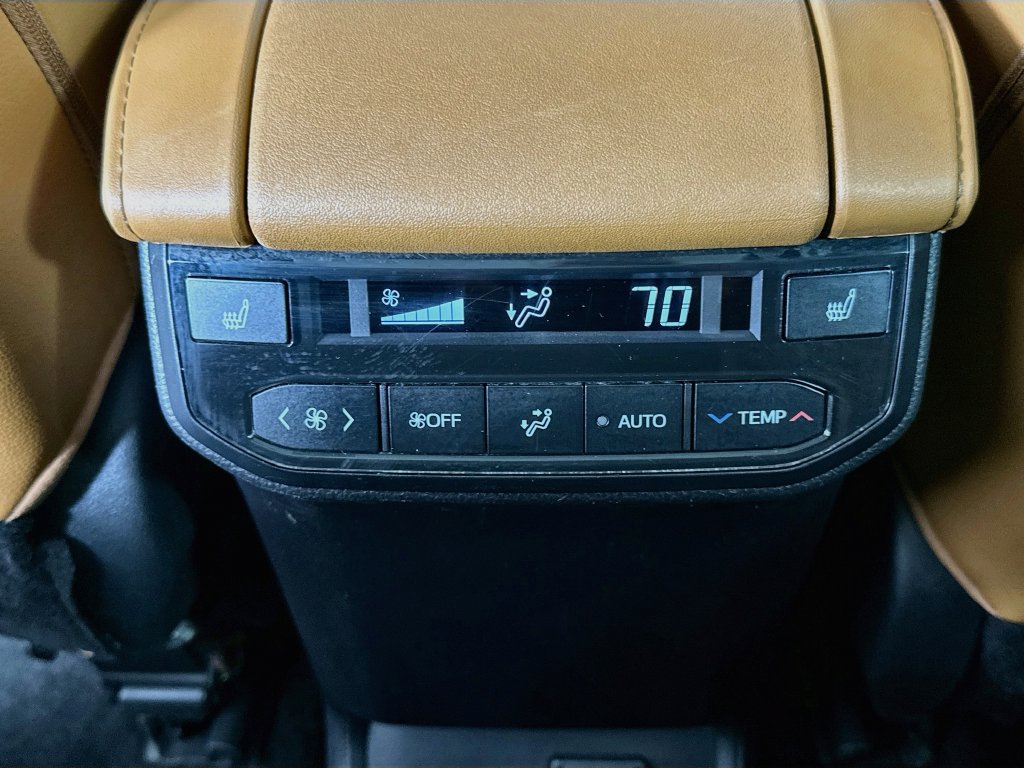Certified 2023 Toyota Highlander Platinum FWD image 26