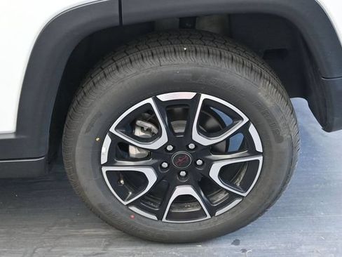 Used 2025 Jeep Compass Trailhawk AWD/4WD image 13