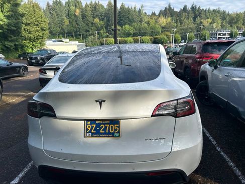 Used 2021 Tesla Model Y Long Range AWD/4WD image 6