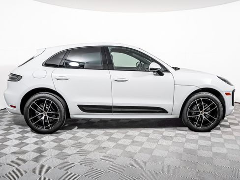 Certified 2024 Porsche Macan AWD/4WD image 9