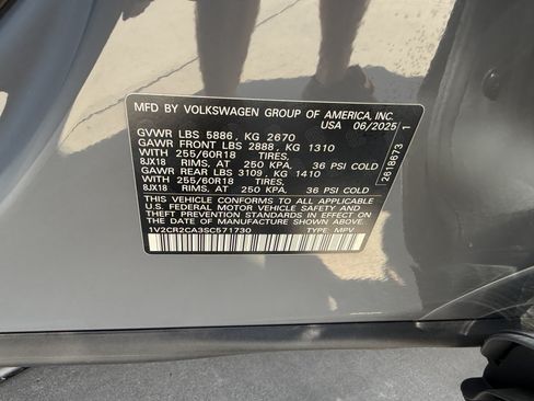 Used 2025 Volkswagen Atlas Peak Edition SE AWD/4WD image 46