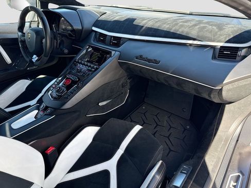 Used 2019 Lamborghini Aventador SVJ image 14