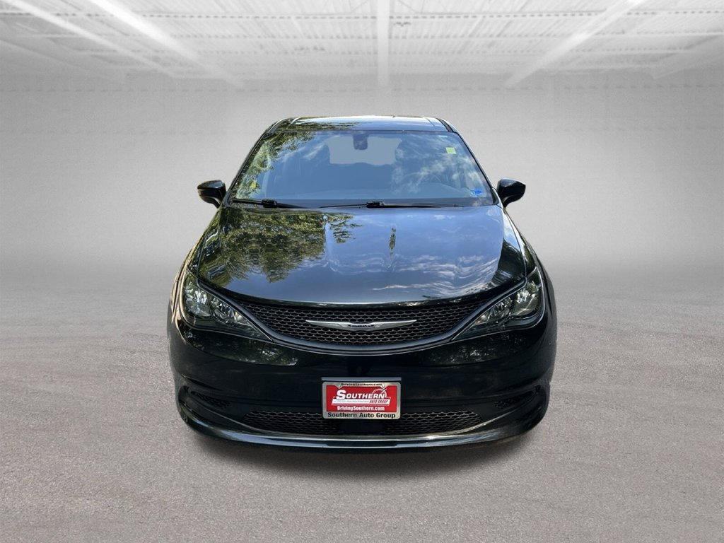 Used 2022 Chrysler Voyager LX FWD image 9