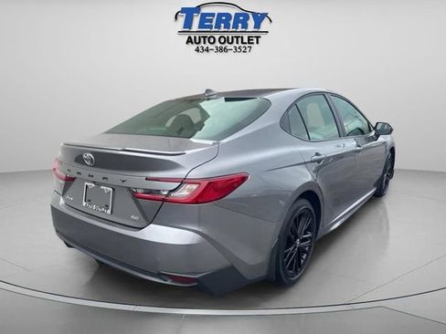 Used 2025 Toyota Camry SE image 6