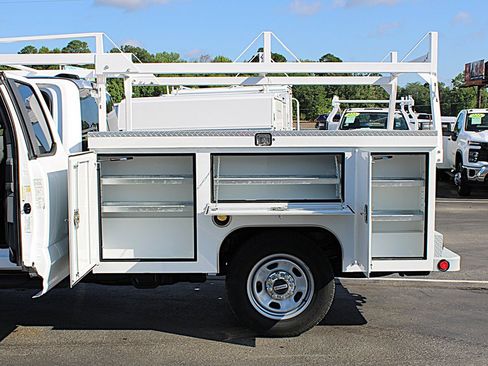 Used 2024 Ford F350 XL w/ XL Chrome Package RWD image 8