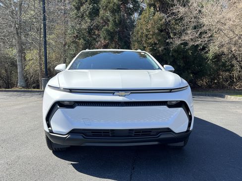 New 2026 Chevrolet Equinox EV LT image 3