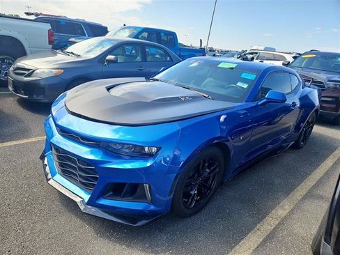 Used 2018 Chevrolet Camaro LT RWD image 4