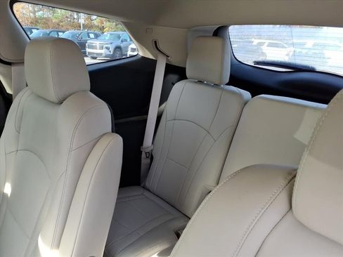 Used 2021 Buick Enclave Essence image 11