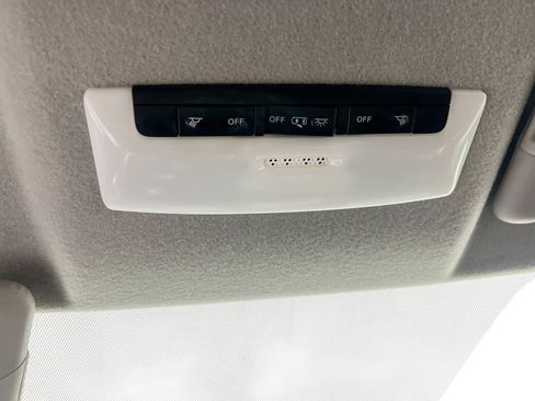 Used 2018 Nissan Kicks SV image 22