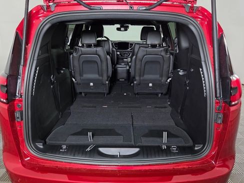 New 2026 Chrysler Pacifica Select image 10
