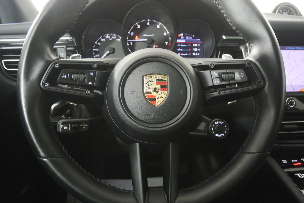 Used 2024 Porsche Macan AWD/4WD image 19
