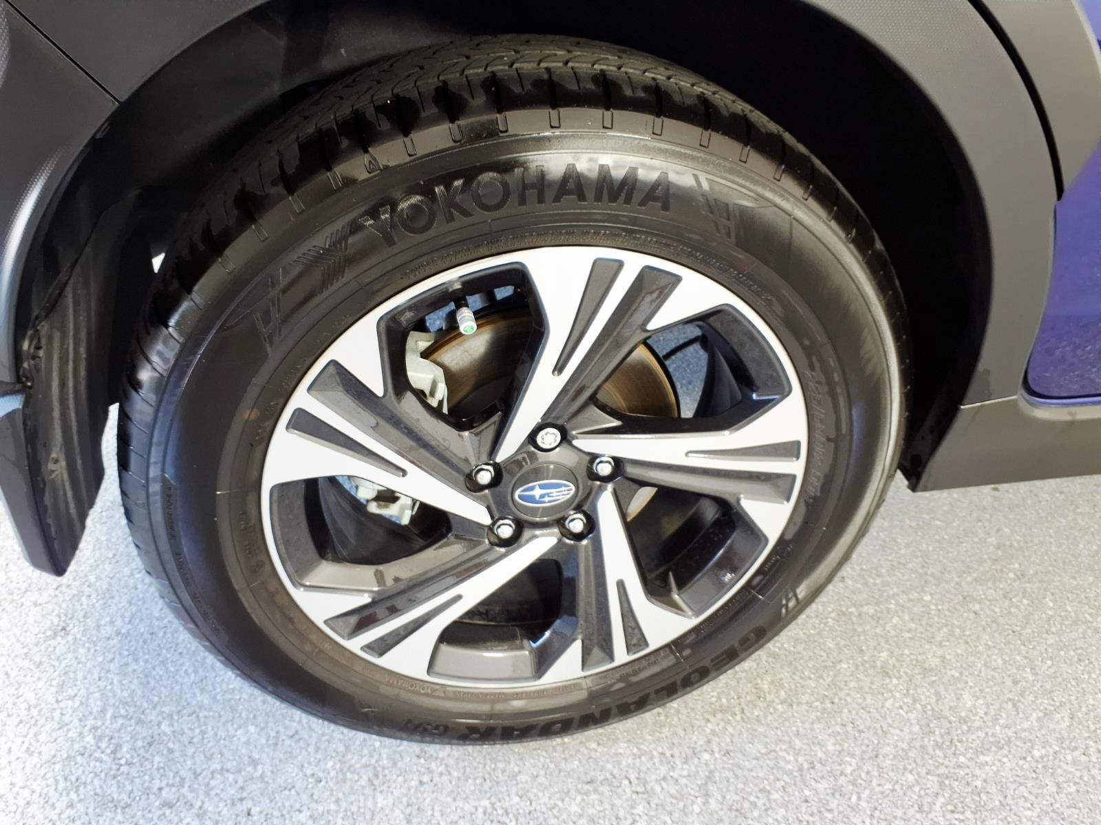 Used 2025 Subaru Crosstrek 2.5i Premium AWD/4WD image 4
