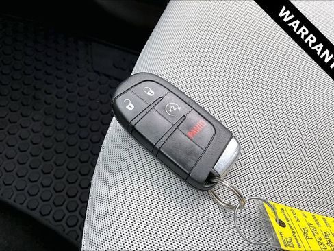 Used 2022 Jeep Renegade Latitude w/ Convenience Group image 33