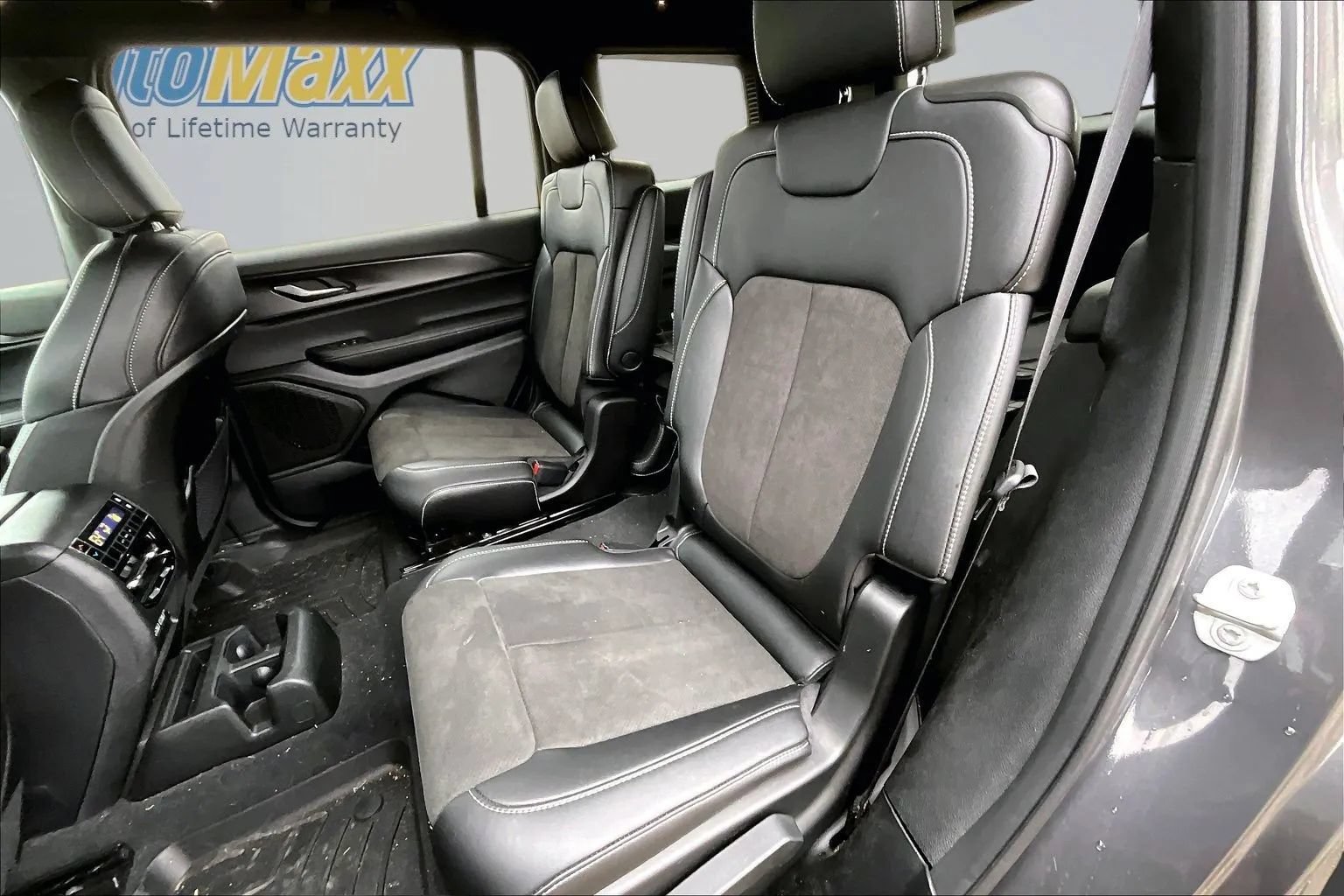 Used 2025 Jeep Grand Cherokee L Altitude AWD/4WD image 22