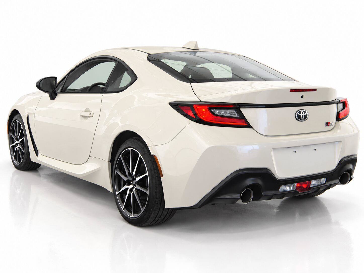 Used 2024 Toyota GR86 RWD image 2