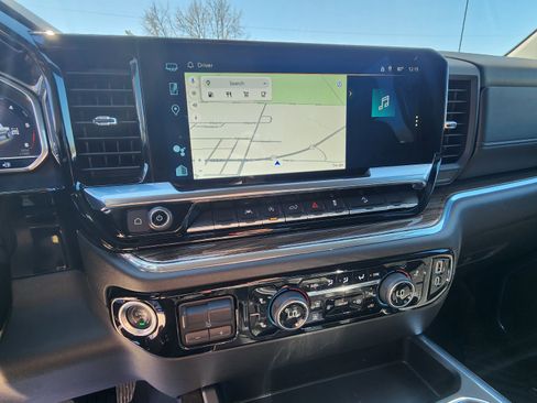 Used 2024 Chevrolet Silverado 1500 LT w/ Z71 Off-Road Package image 13