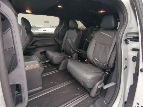 Used 2025 Toyota Sienna Platinum image 16