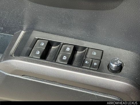 Used 2018 Toyota Tacoma TRD Off-Road w/ Technology Package AWD/4WD image 24