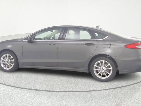 Used 2020 Ford Fusion SE image 3