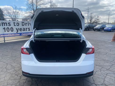 Used 2025 Toyota Camry LE image 4