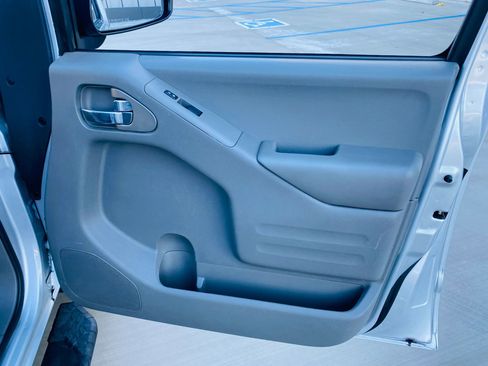 Used 2019 Nissan Frontier SV image 20