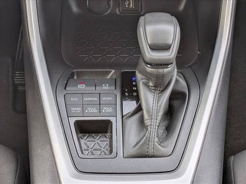 Used 2025 Toyota RAV4 XLE AWD/4WD image 12