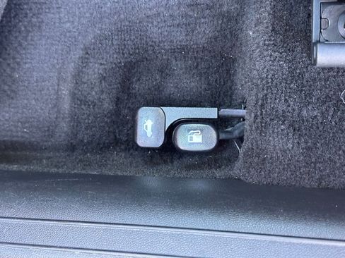 Used 2023 Hyundai Elantra Limited image 25