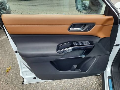 New 2026 Nissan Pathfinder Platinum AWD/4WD image 15