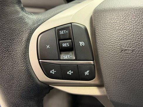 Used 2022 Ford Explorer XLT w/ Equipment Group 202A AWD/4WD image 14