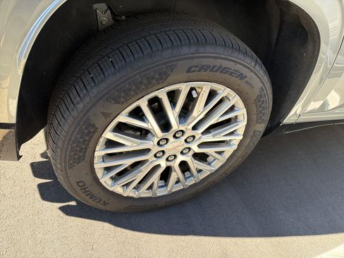 Used 2024 GMC Acadia Denali image 13