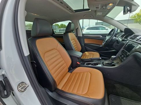 Used 2018 Volkswagen Passat 2.0T SEL Premium FWD image 30