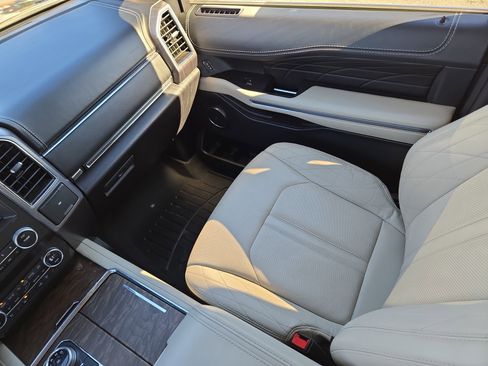 Used 2020 Ford Expedition Platinum image 18