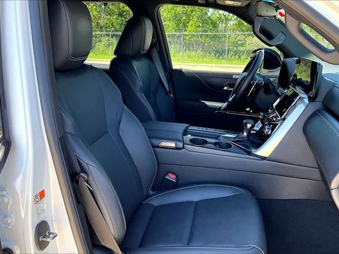 Used 2025 Lexus LX 600 4WD w/ Appearance Package image 9