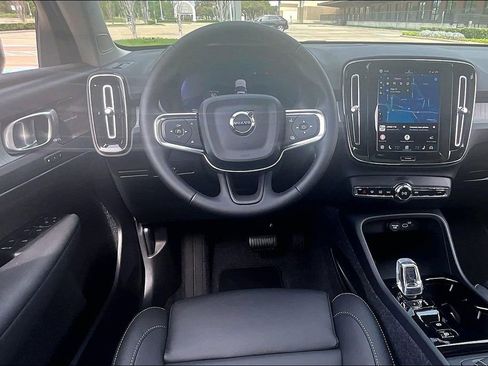 New 2026 Volvo XC40 B5 Ultra w/ Protection Package Premier AWD/4WD image 23